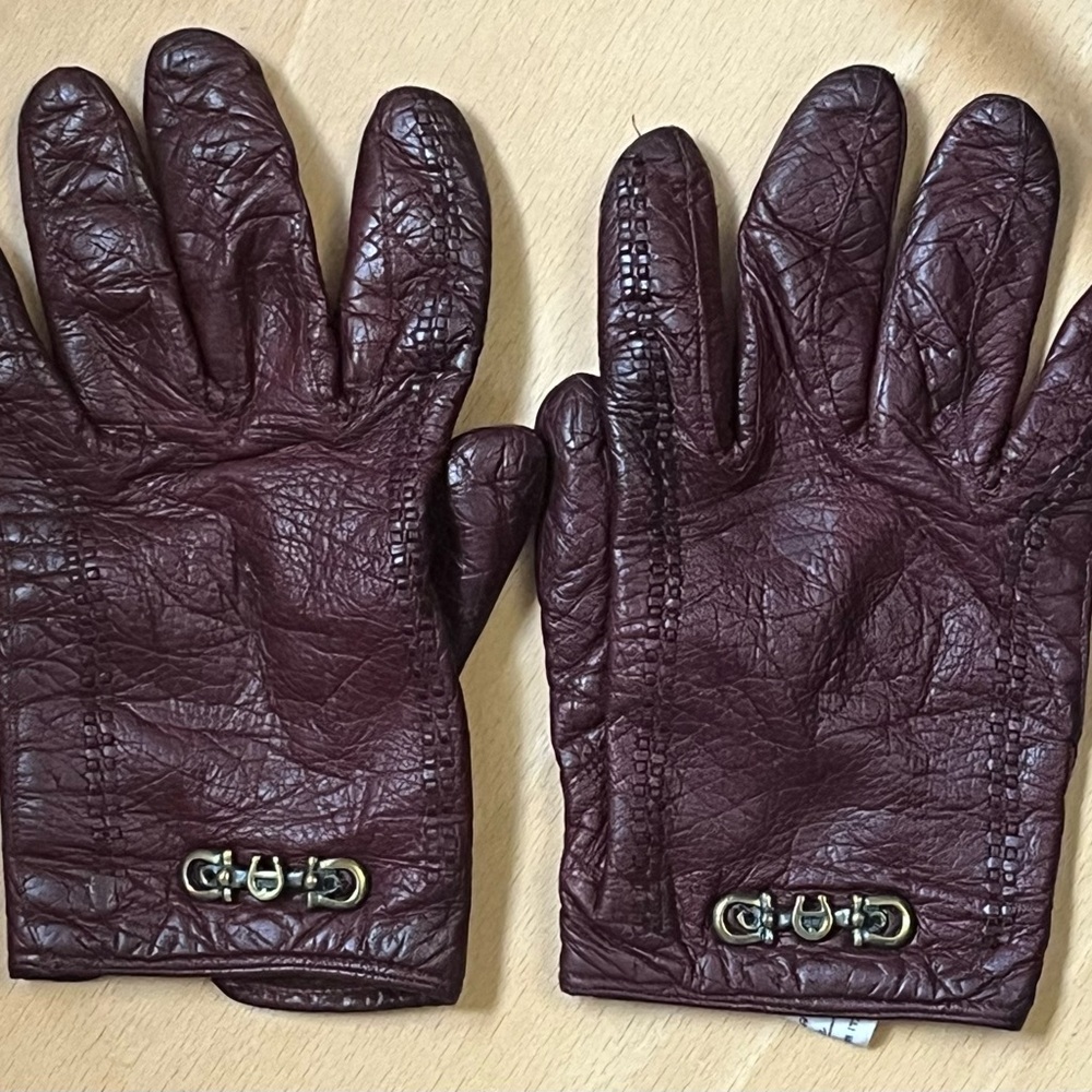 Women’s vintage Aigner leather gloves size 7